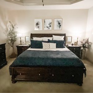 Pottery Barn Silk Channel Two Toned Navy King Quilt and Sham Set
